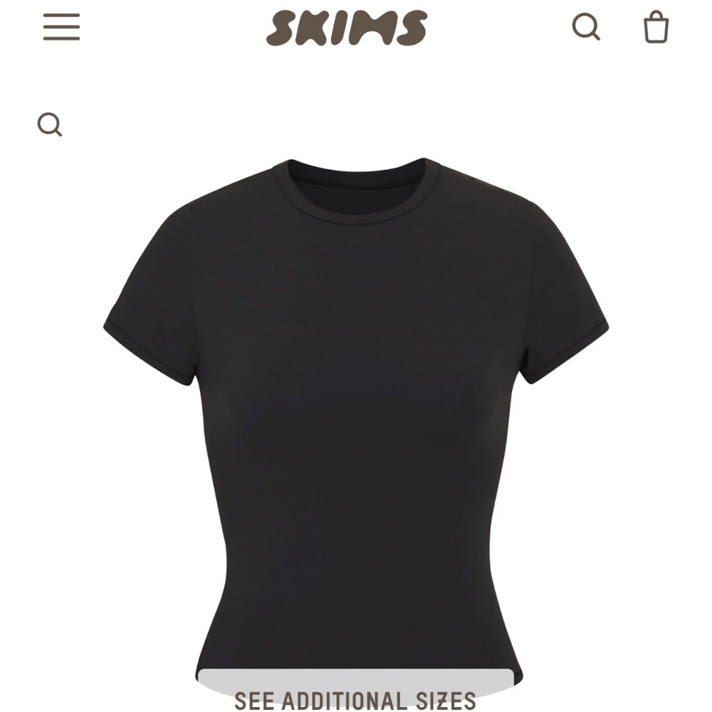 SKIMS Fits Everybody T-Shirt